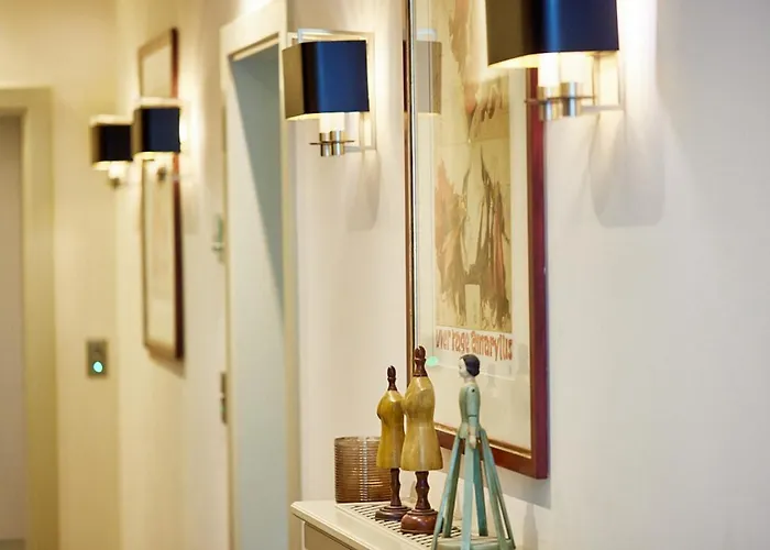Hotel Suellberg - Kleine, Feine Remise In Blankenese Hamburg