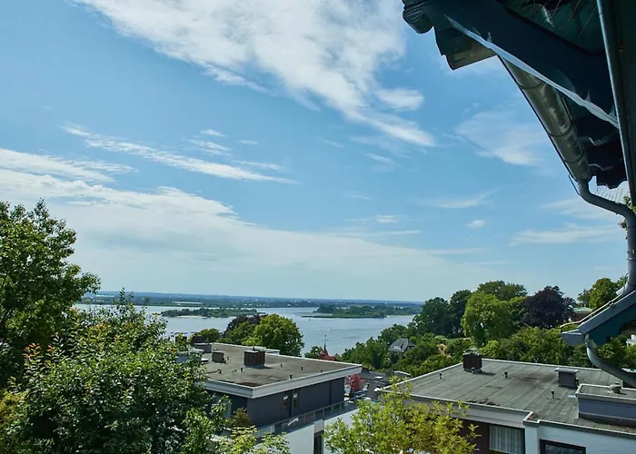Suellberg - Kleine, Feine Remise In Blankenese Hamburg