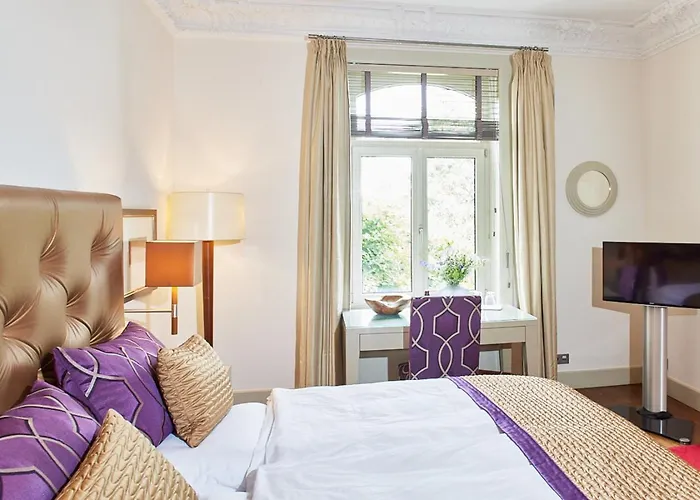 Hotel Suellberg - Kleine, Feine Remise In Blankenese Hamburg