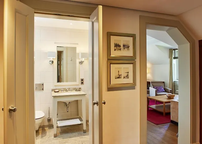 Hotel Suellberg - Kleine, Feine Remise In Blankenese